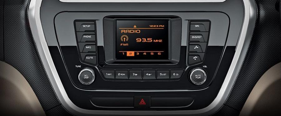 Детали интерьера Mahindra TUV300 2015 года  (фото 37 из 40)